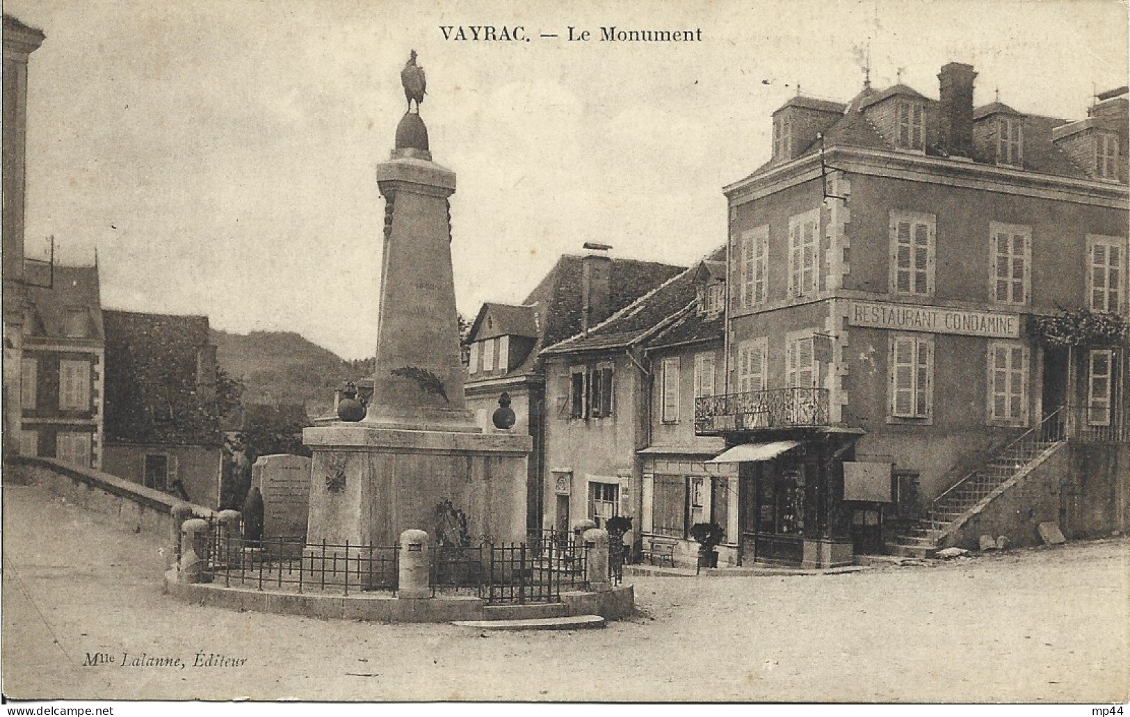 2 ---  46  VAYRAC  Le Monument - Vayrac