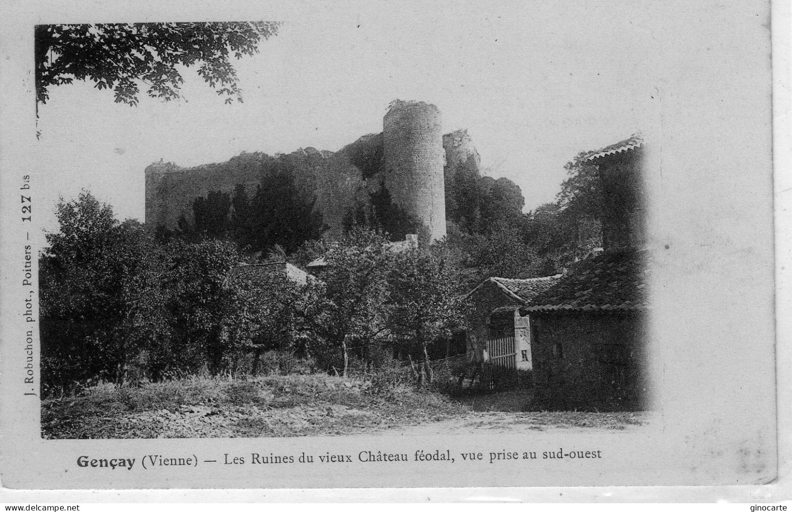 Gencay Les Ruines Du Vieux Chateau - Gencay