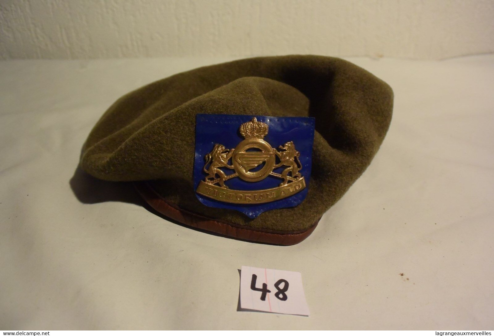 C48 Ancien béret militaire Victoriam Alo