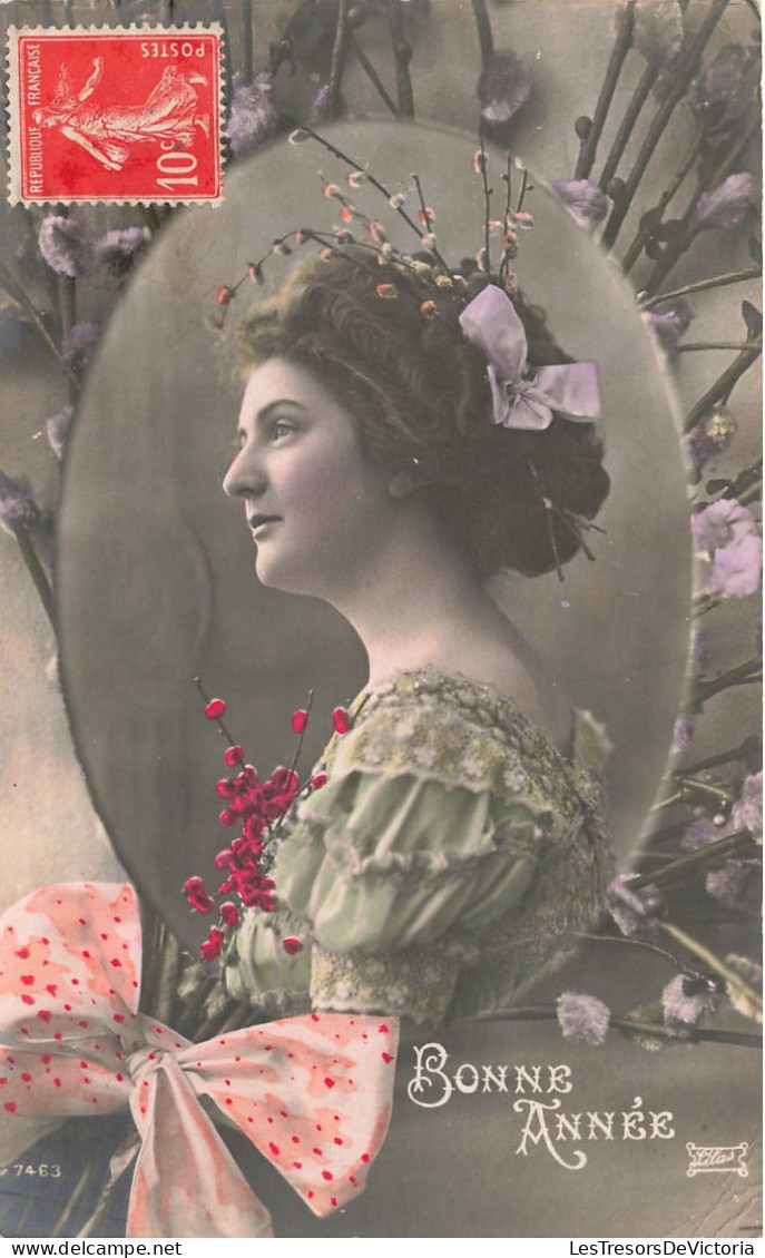 FÊTES ET VOEUX - Bonne Année - Femme Vue De Profil - Fleur Rouge - Carte Postale Ancienne - Nouvel An