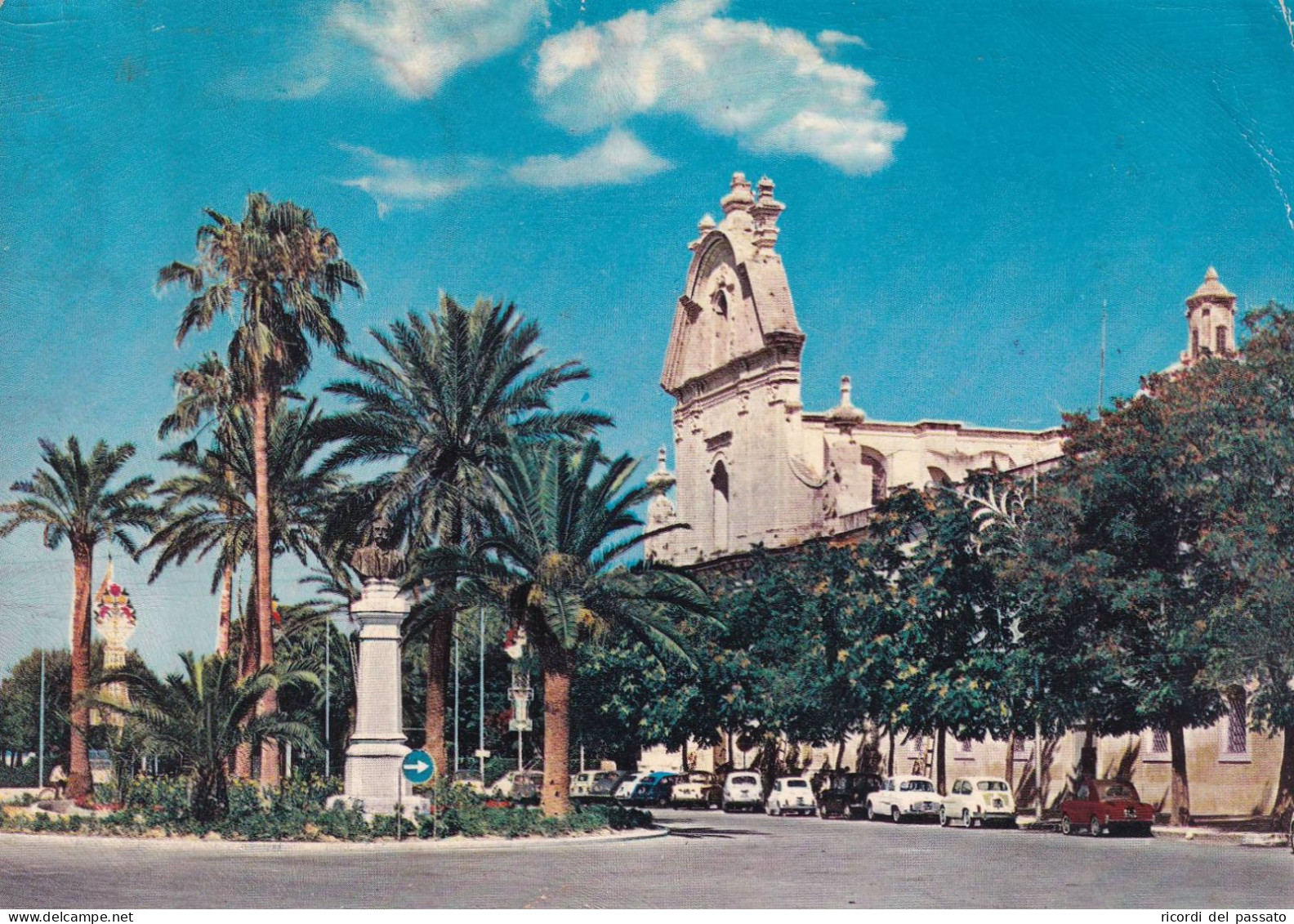 Cartolina Trani - Piazza Plebiscito E Monumento A Imbriani - Trani