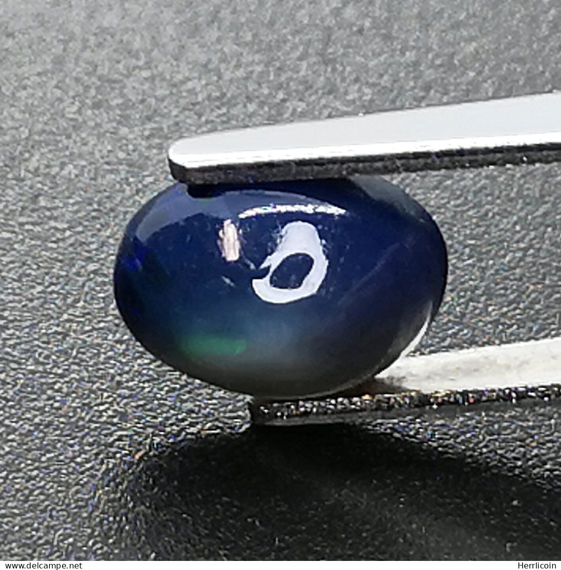 Opale Noire Traitée D'Ethiopie - Cabochon Ovale 0.79 Carat - 7.8 X 6.0 X 3.5 Mm - Opale