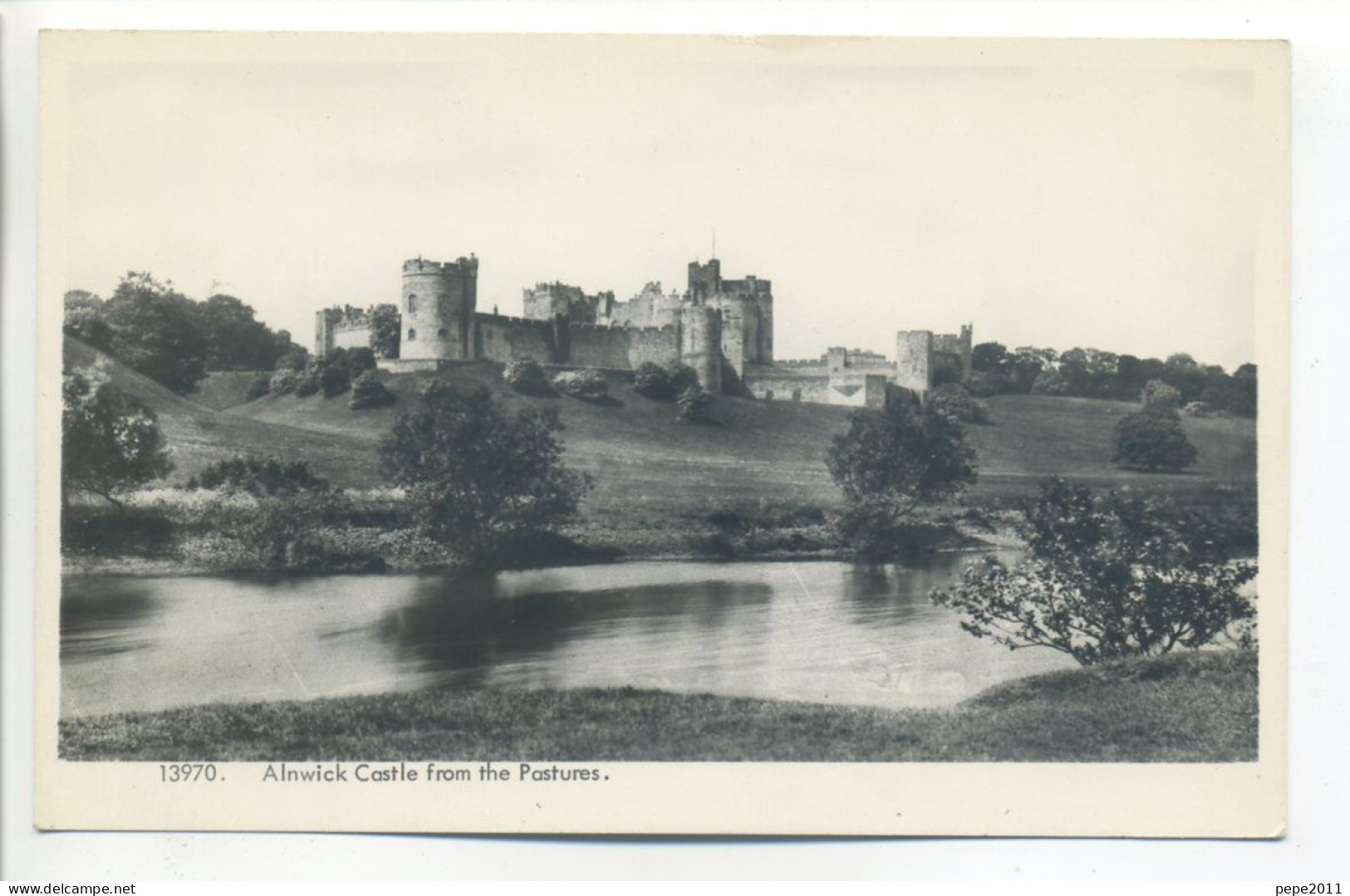 Post Card  Northumberland - ALNWICK - Castle From The Pastures - Autres & Non Classés