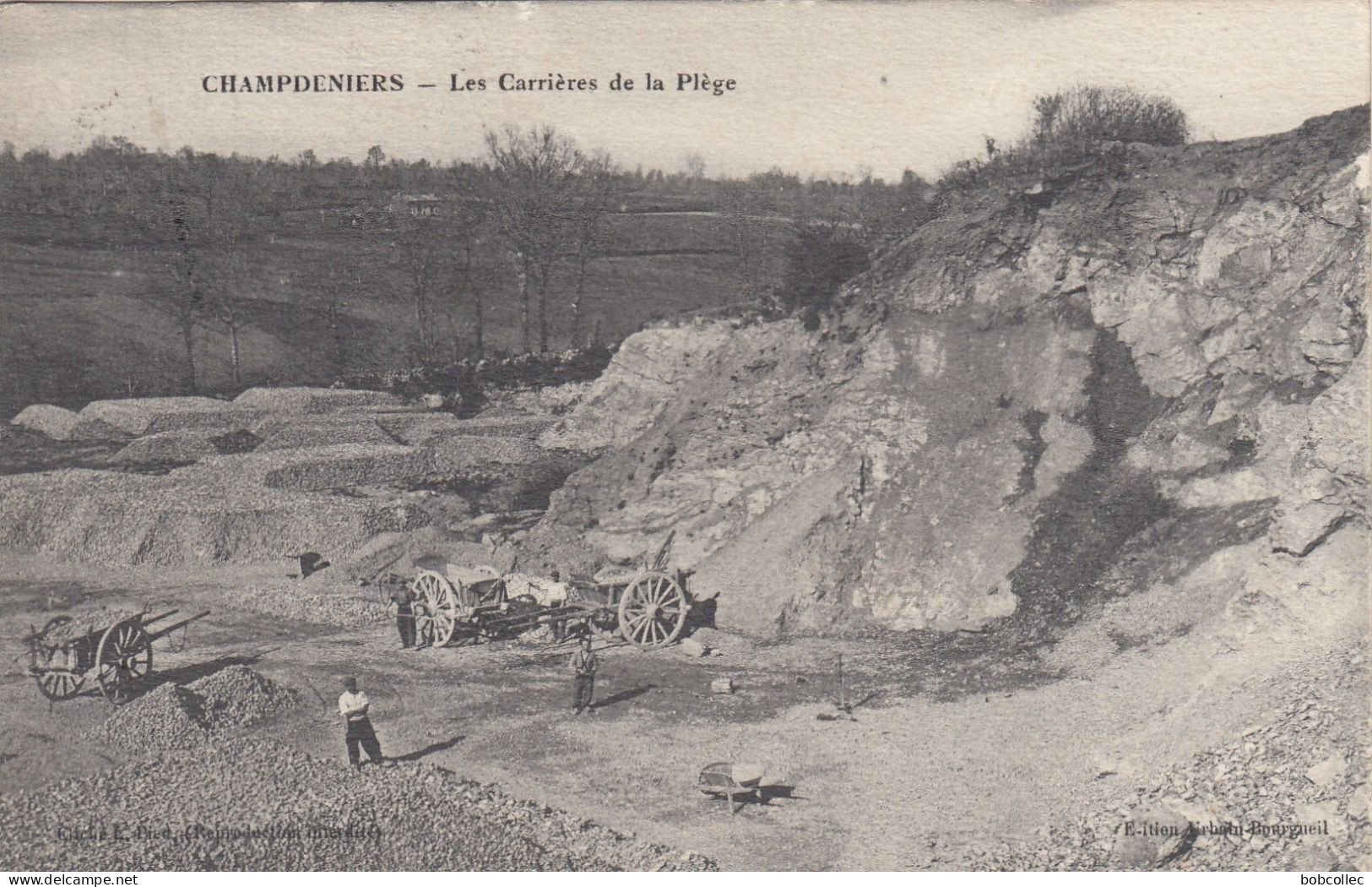 CHAMPDENIERS (Deux-Sèvres): Les Carrières De La Plège - Champdeniers Saint Denis