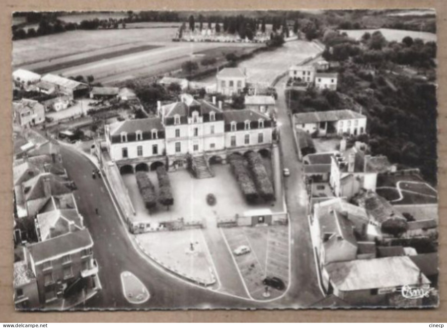 CPSM 79 - ARGENTON CHATEAU - Cours Complémentaire - Vue Aérienne TB PLAN CENTRE Intérieur TB Détails Place Maisons - Argenton Chateau