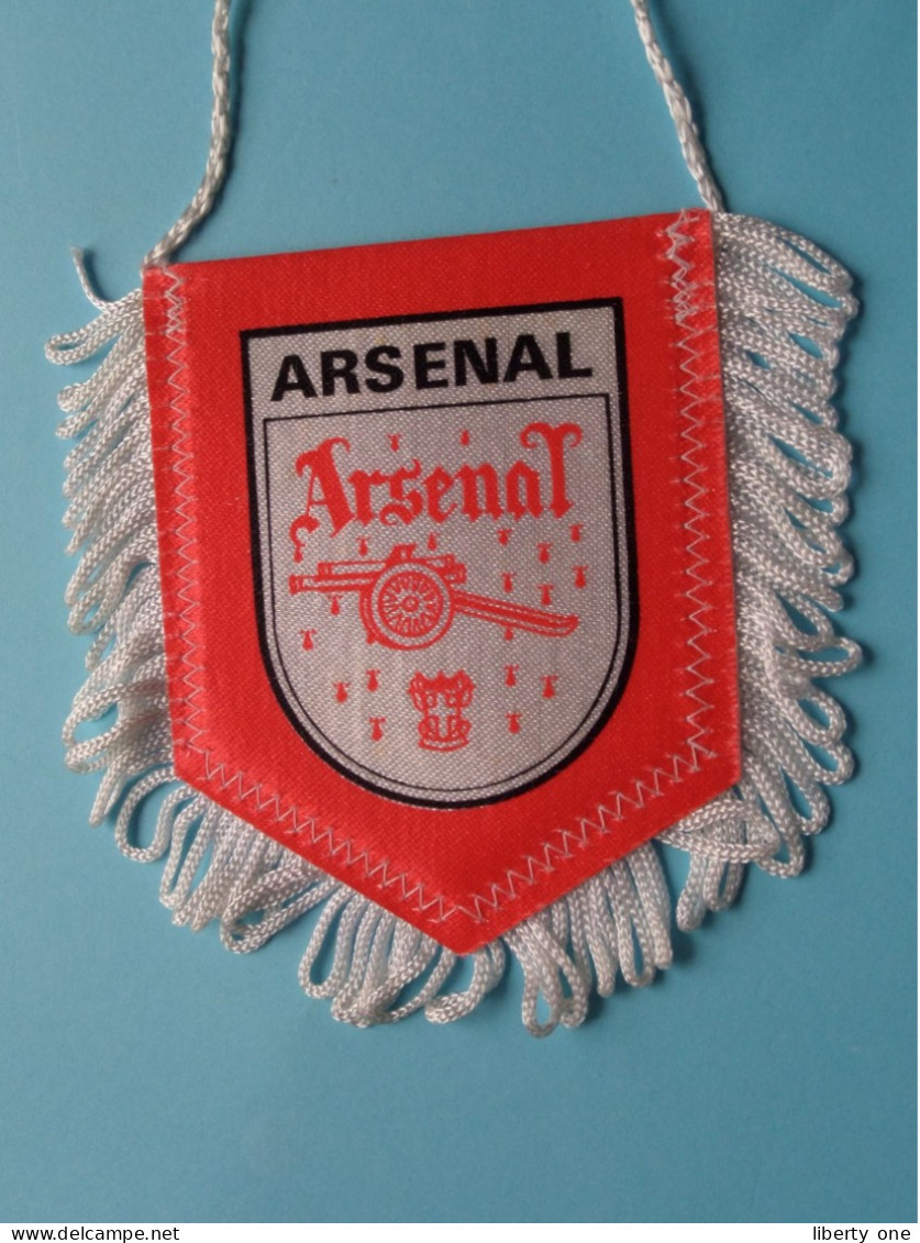 ARSENAL >> WIMPEL ( Drapeau ) FANION De FOOTBALL / VOETBAL ( Pennant ) >> ( Zie / Voir Scan ) +/- 10 X 8 Cm.! - Bekleidung, Souvenirs Und Sonstige