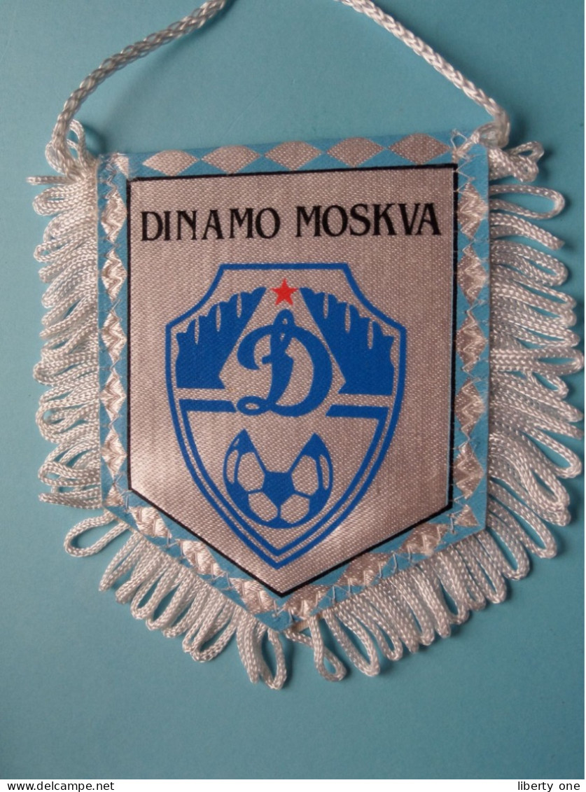 DINAMO MOSKVA > FANION De FOOTBALL / VOETBAL (Pennant) WIMPEL (Drapeau) ( See Scan ) +/- 10 X 8 Cm.! - Apparel, Souvenirs & Other