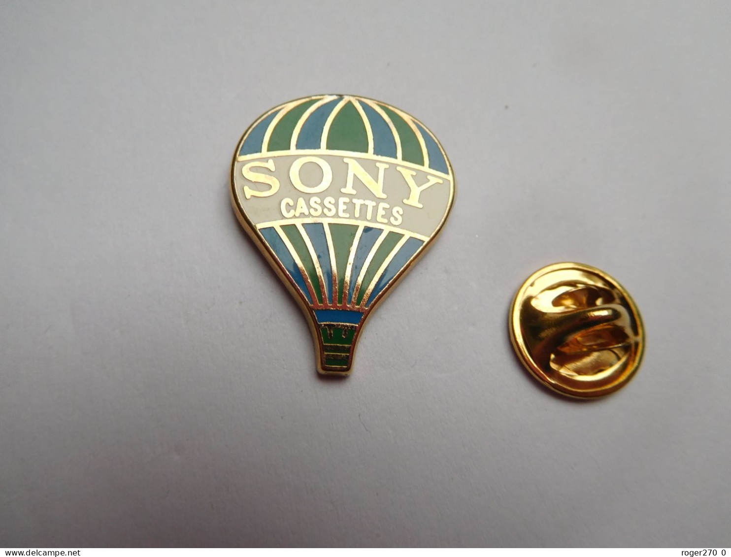 Beau Pin's En Zamac , Montgolfière , Sony Cassettes , Vert Et Bleu - Fesselballons