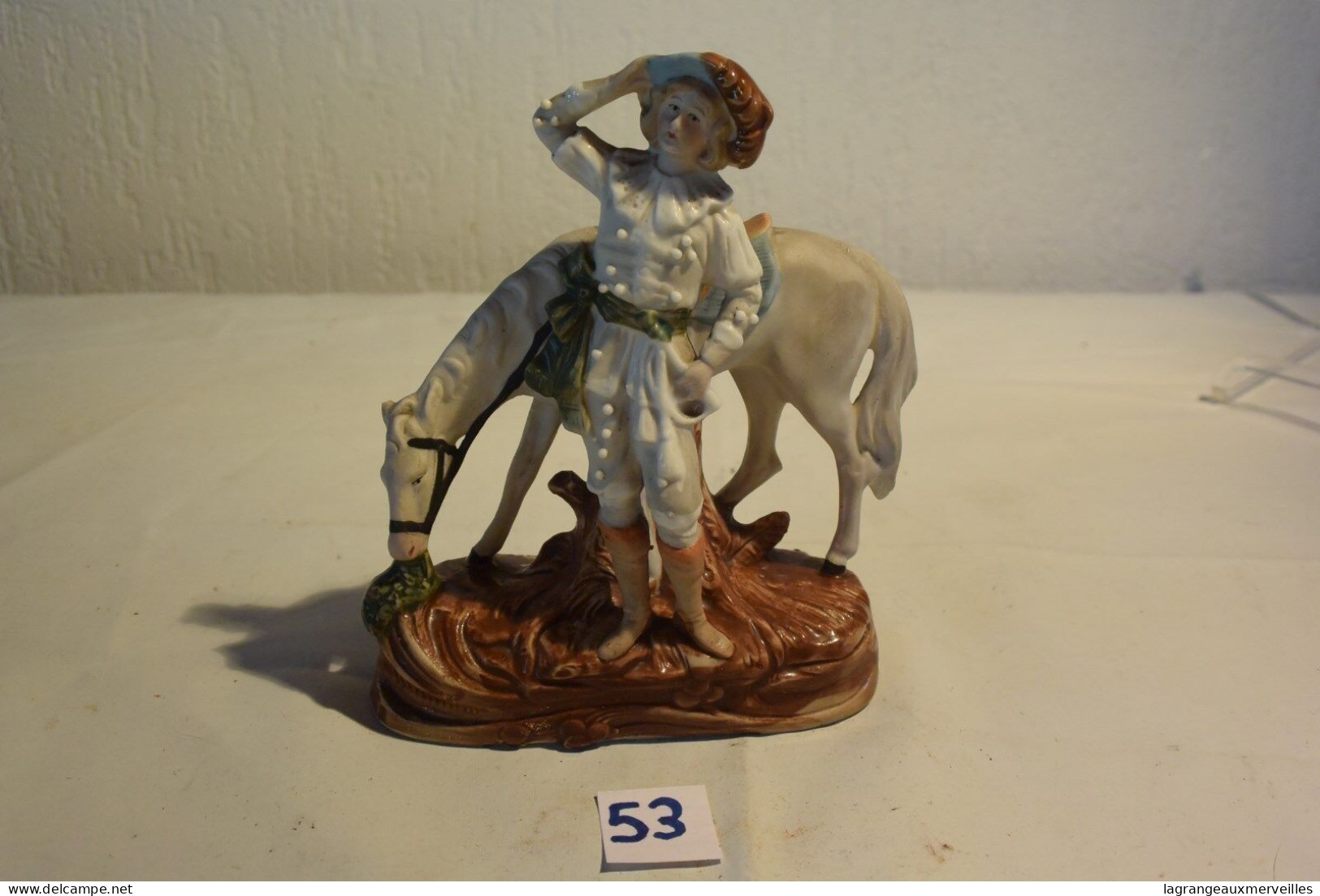 C53 Beau Biscuit Personnage Avec Son Cheval - Personnages