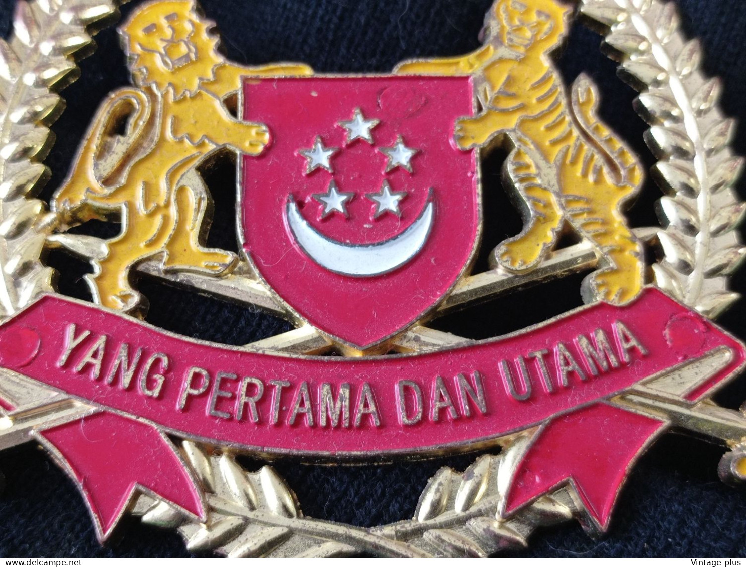 SINGAPORE -  YANG PERTAMA DAN UTAMA - POLICE BADGE POLIZIA DISTINTIVO SPECIAL AGENT SECURETY SERVICE  MILITARY