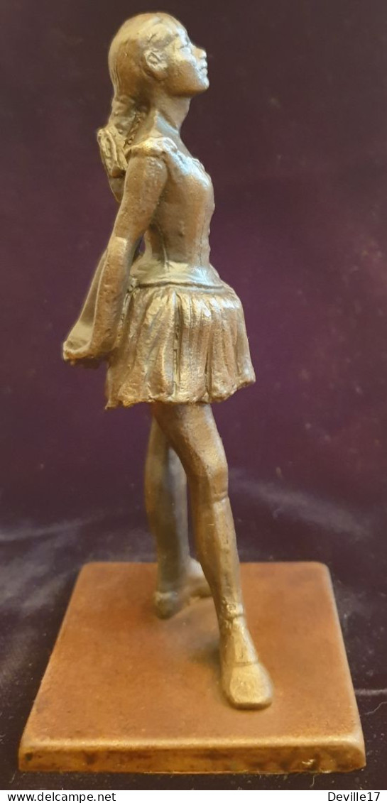 REPRODUCTION EN BRONZE D'UNE STATUETTE DE LA PETITE DANSEUSE DE QUATORZE ANS D'EDGAR DEGAS - Bronces