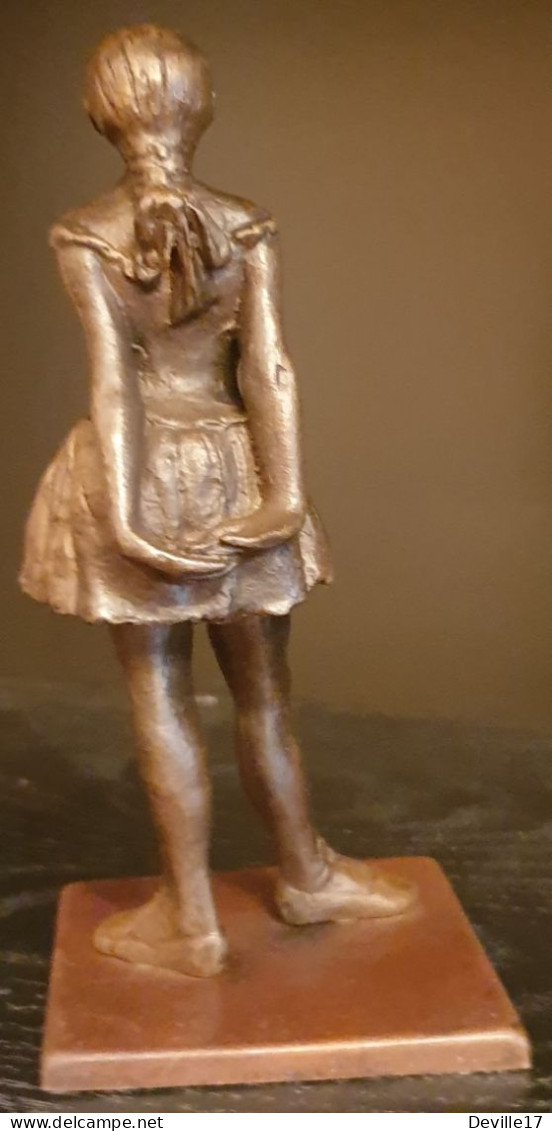 REPRODUCTION EN BRONZE D'UNE STATUETTE DE LA PETITE DANSEUSE DE QUATORZE ANS D'EDGAR DEGAS