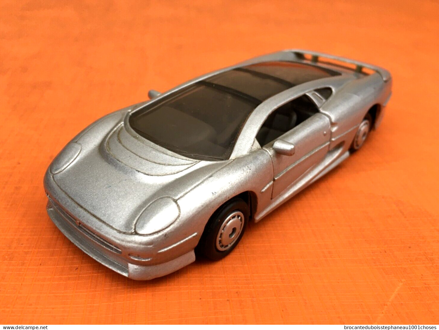 Voiture Miniature  Jaguar XJ220 - Maisto