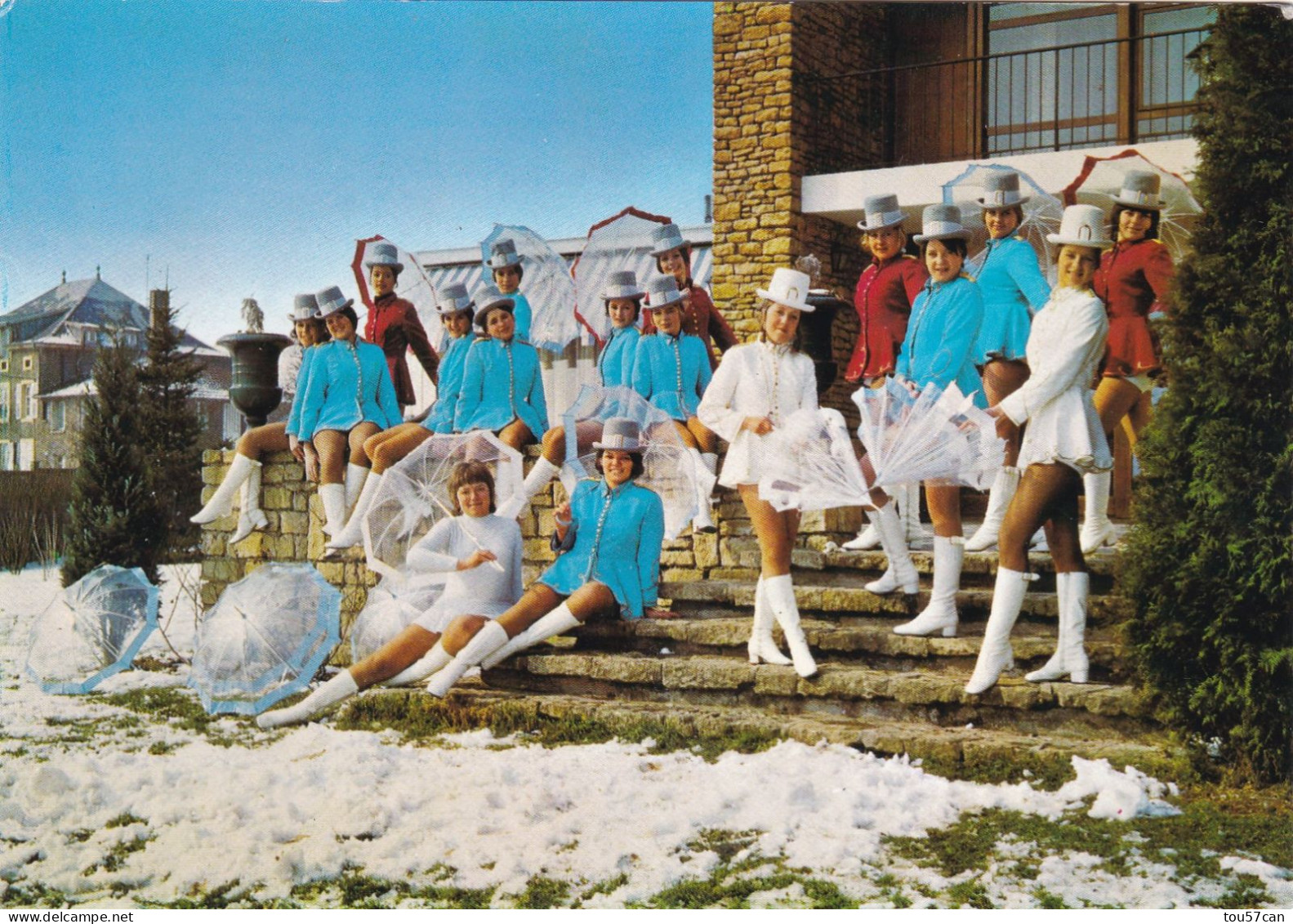 BRIEY  -  MEURTHE & MOSELLE  -  (54)  -  CPSM TRES ANIMEE - SKIPPY - CLUB-MAJORETTES DE BRIEY. - Briey