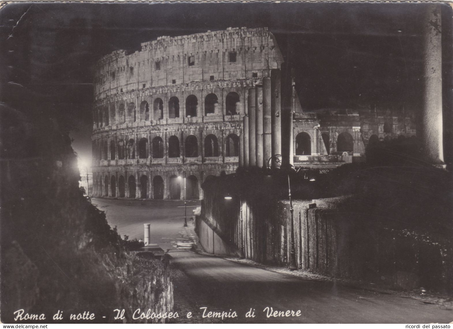 Cartolina Roma Di Notte - Il Colosseo E Tempio Di Venere - Coliseo