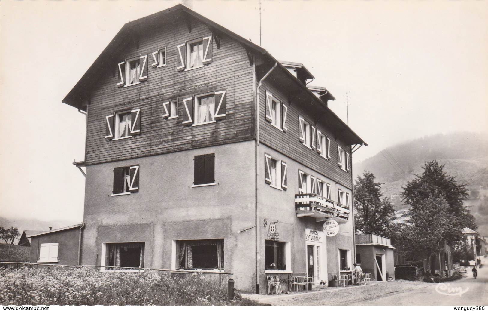 74 SAINT-JEAN-de-SIXT   Alt. 963m.    Hôtel "Le Danay". TB PLAN  Env. 1960.     PAS COURANT - Saint-Jean-de-Sixt