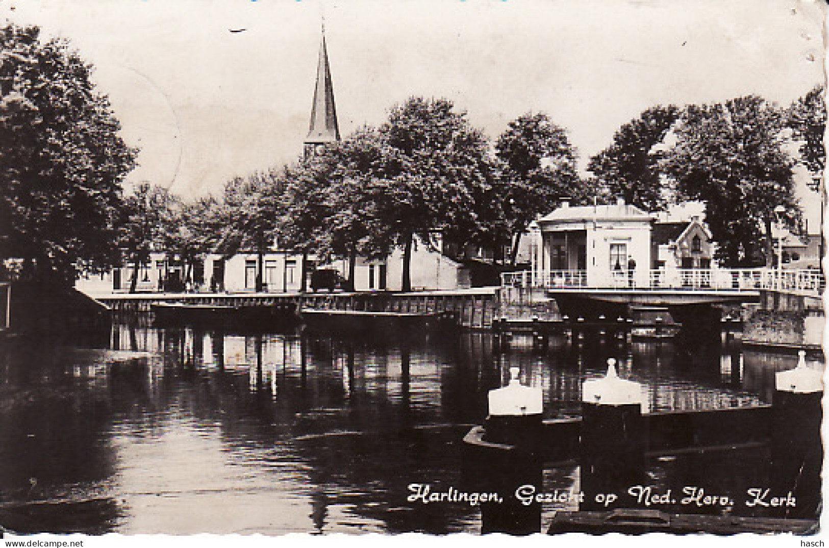 2439	52	Harlingen, Gezicht Op Ned. Herv. Kerk (zie Hoeken, Punaise Gaatjes) - Harlingen