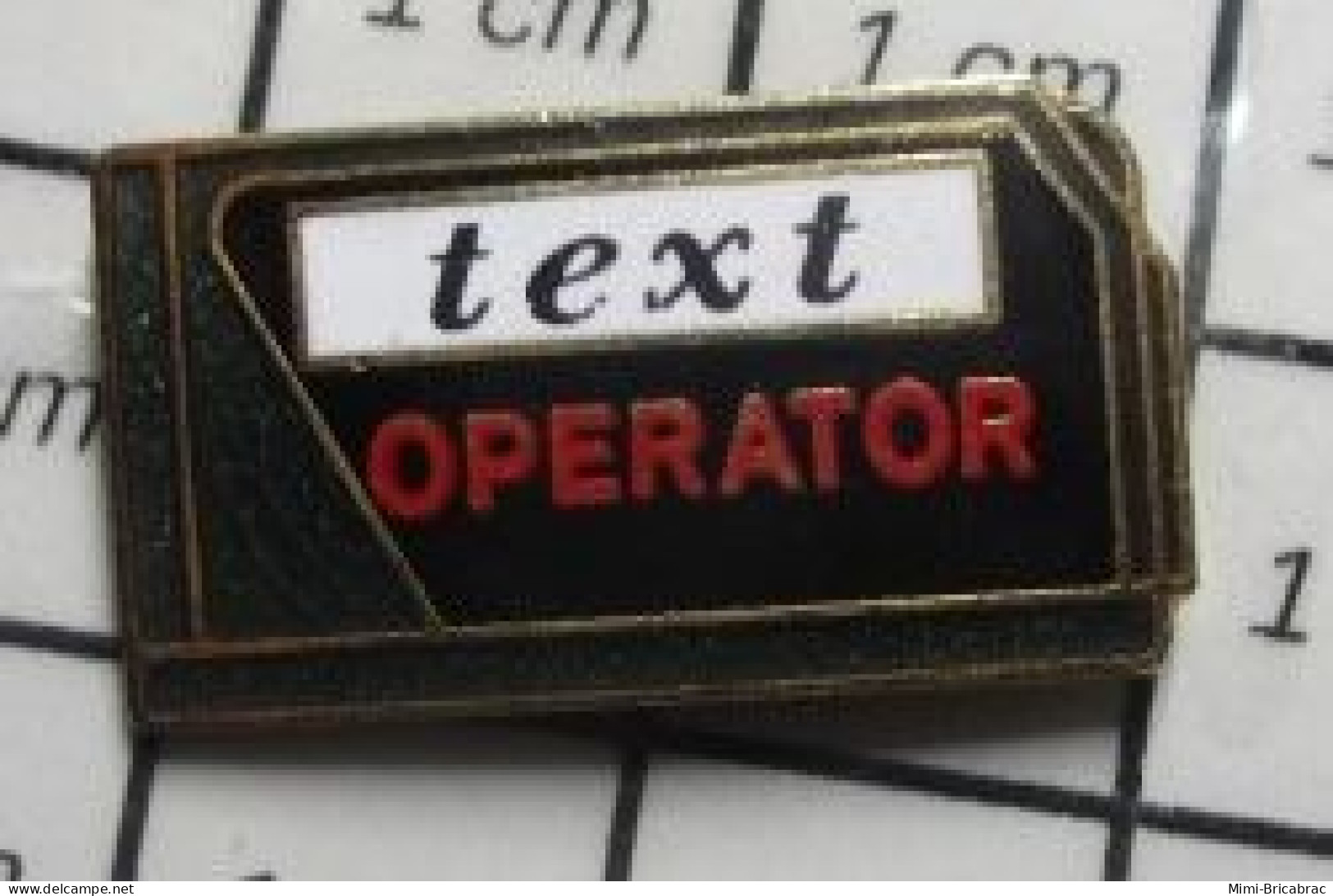 713L Pin's Pins / Beau Et Rare : INFORMATIQUE / TEXT OPERATOR - Computers