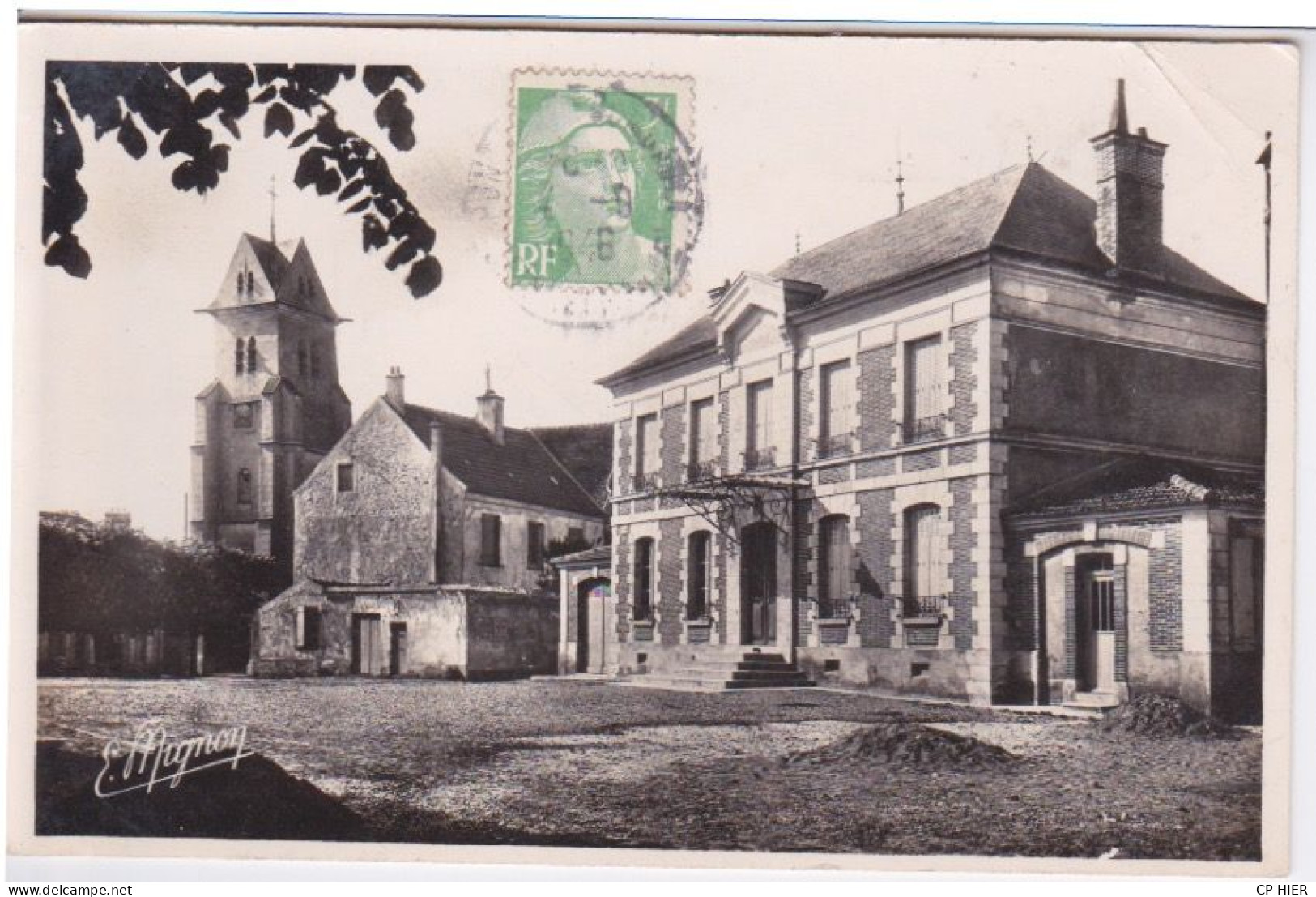 77 - PONTAULT  COMBAULT - MAIRIE ET L'EGLISE - Pontault Combault