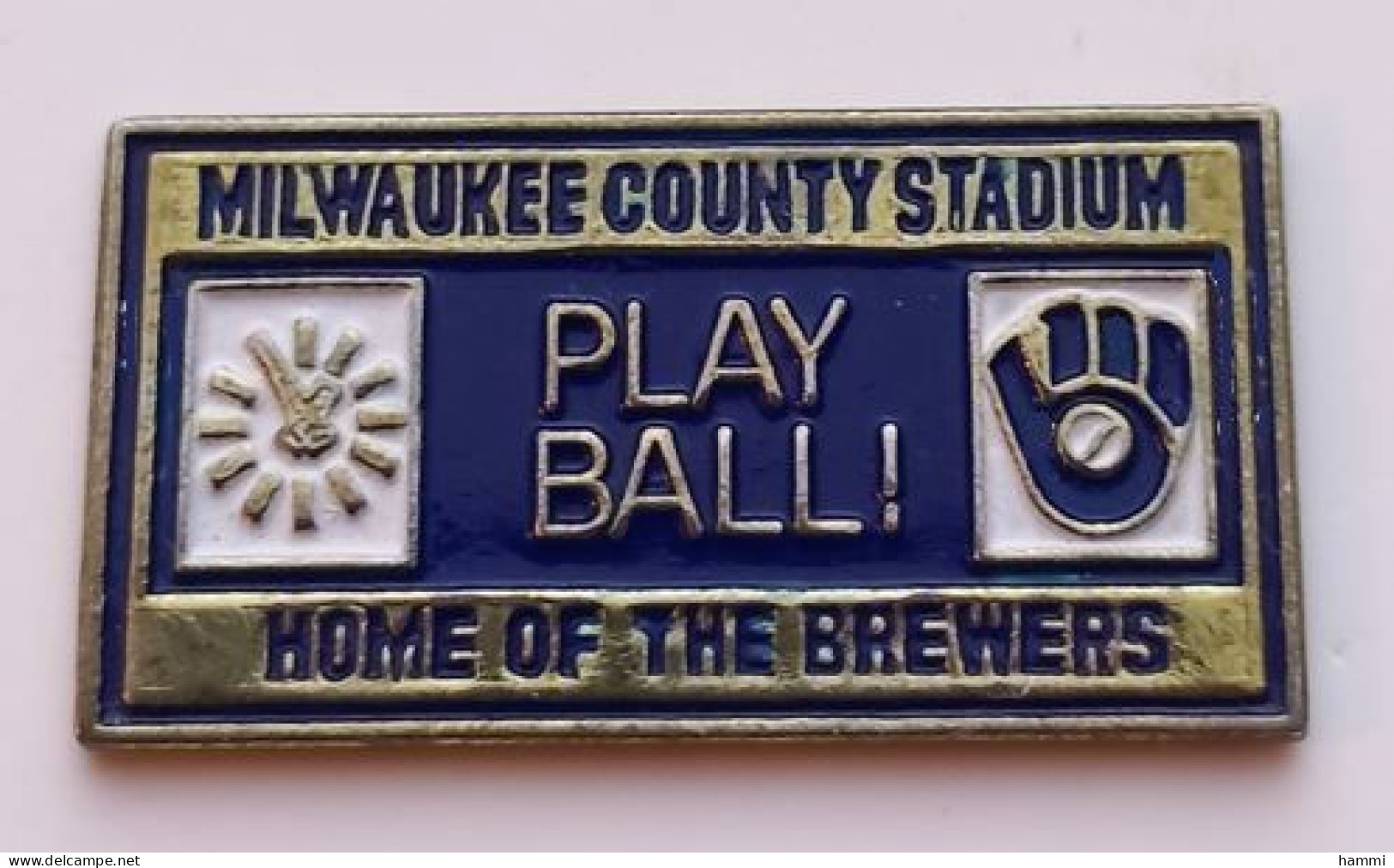 B52 Pin's Baseball OURS Milwaukee County Stadium Home Of The BREWERS Play Ball Achat Immédiat - Béisbol