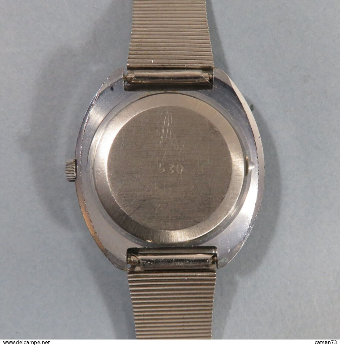 MONTRE MECANIQUE VINTAGE RUSSE RAKETA FUSEE DE L'IRSS FAUCILLE ET MARTEAU  BON ETAT DE FONCTIONNEMENT, BRACELET METALIQU