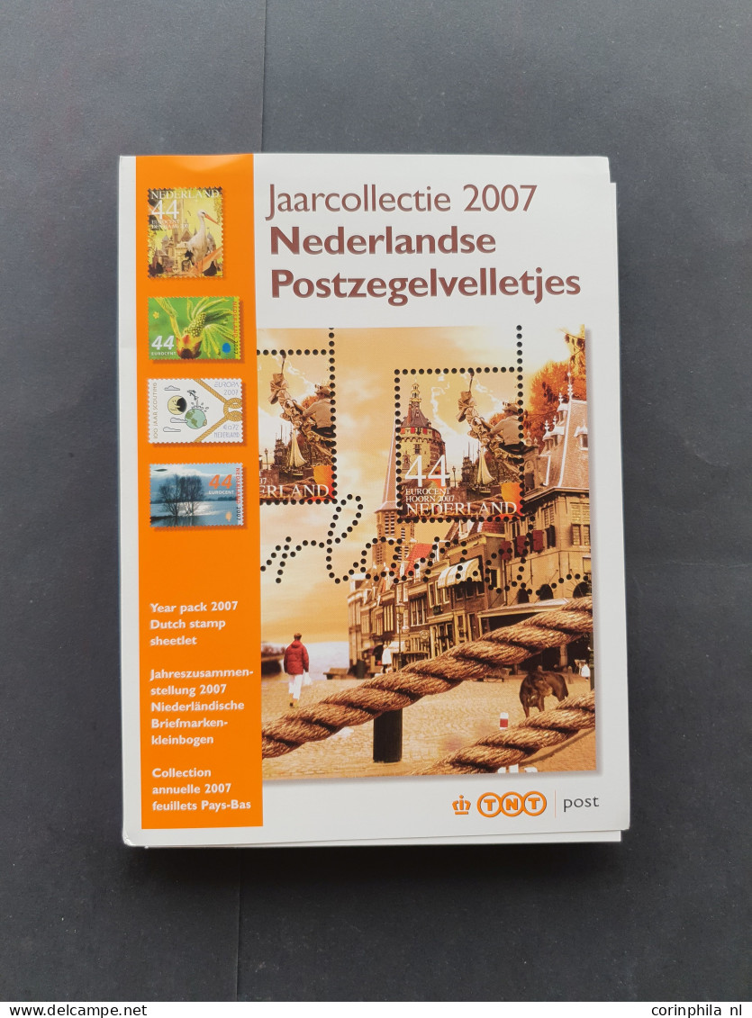 Cover 2002-2012 collectie nominaal in jaarpakketten w.b. €850, NL1 (ca. 450x), Internationaal (ca. 90x) en kerst (ca. 10