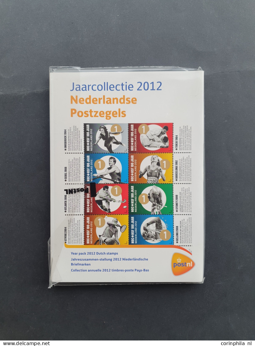 1998-2015 collectie */** w.b. nominaal ruim €400, NL1 (ca. 500x), Internationaal (ca. 70x) en Kerst (ca. 80x) in 3 Davo 