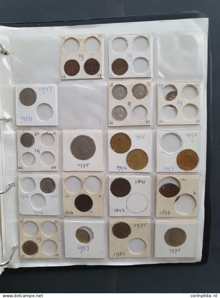 collection Middle and South America 1800-2000 with some silver, among which Mexico 8 Reales 1809 TH in 3 albums