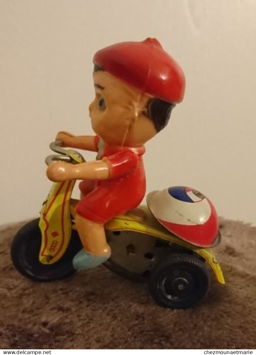 ENFANT SUR MOTO EN TOLE AVEC SA CLE 1965 ESPAGNE AVEC BOITE JOUET N°304 VERCOF - Oud Speelgoed