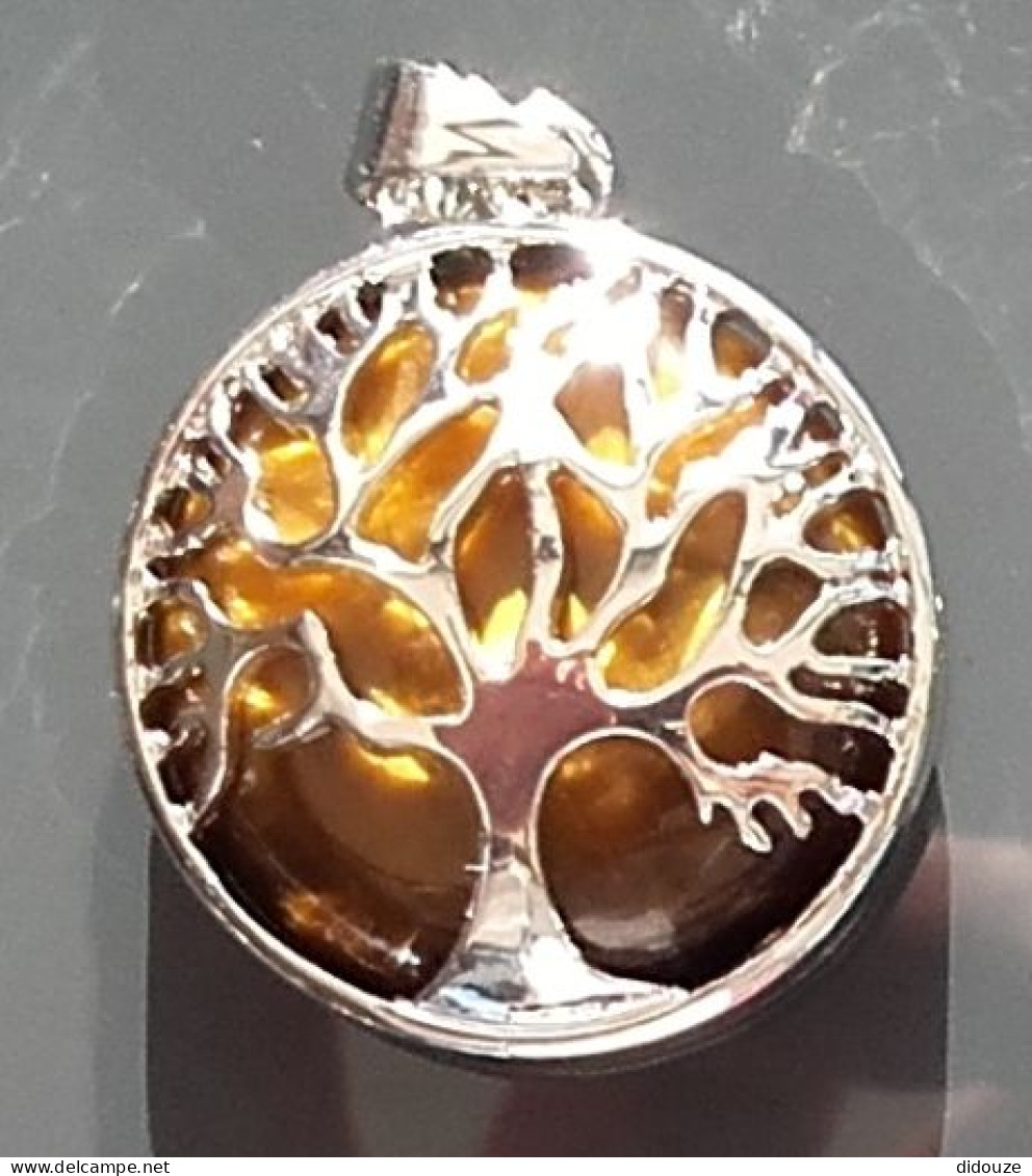 Bijoux - Pendentif Arbre De Vie En Pierre Naturelle Alliage De Zinc Diamètre 28 Mm - Voir Scans Recto Verso - Pendentifs