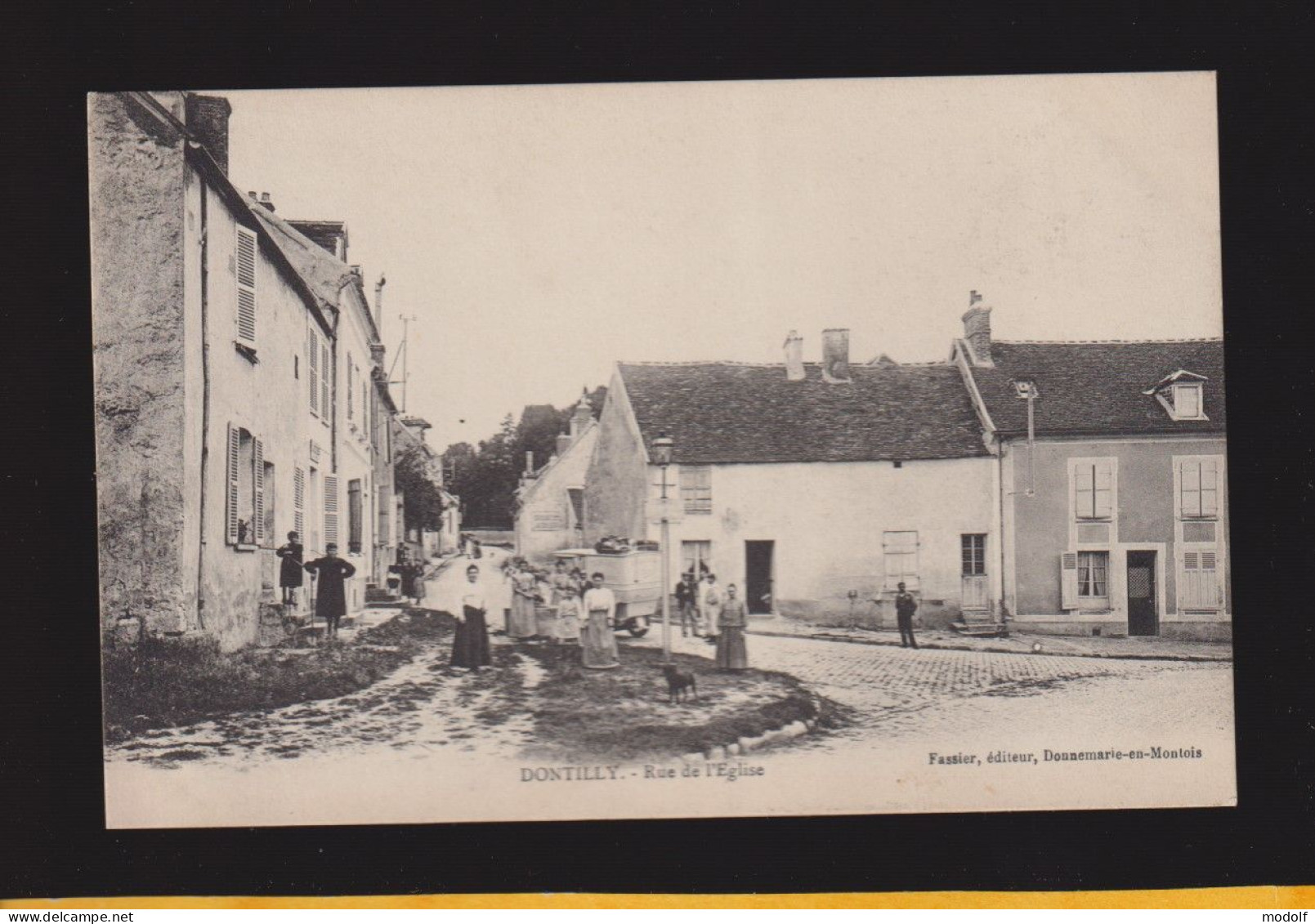 CPA - 77 - Dontilly - Rue De L'Eglise - Animée - Non Circulée - Donnemarie Dontilly