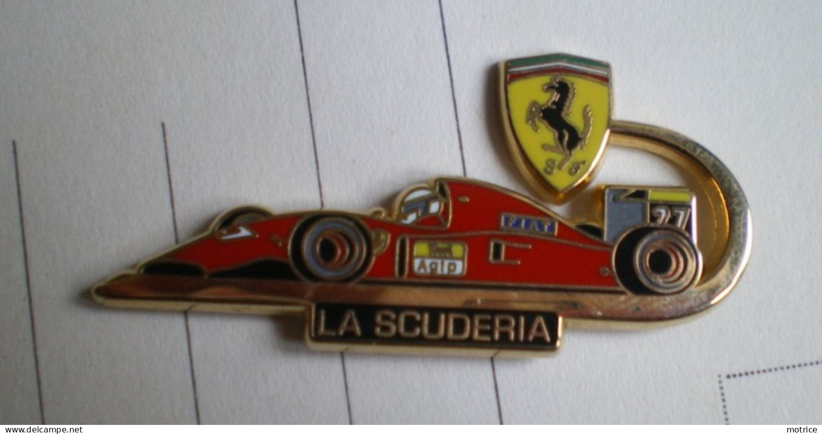 PIN'S PINS FORMULE 1 FORMULA ONE LA SCUDERIA FERRARI SPORT AUTOMOBILE - Ferrari