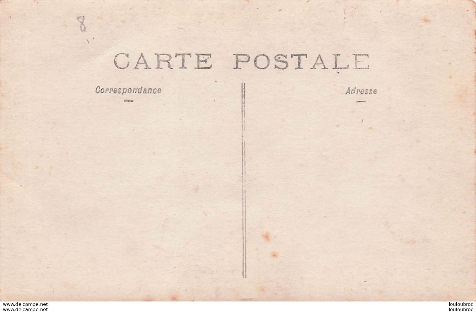 CARTE PHOTO GROUPE DE PERSONNES OU TOUS ONT QUELQUE CHOSE D'EPINGLE A LA POITRINE - To Identify