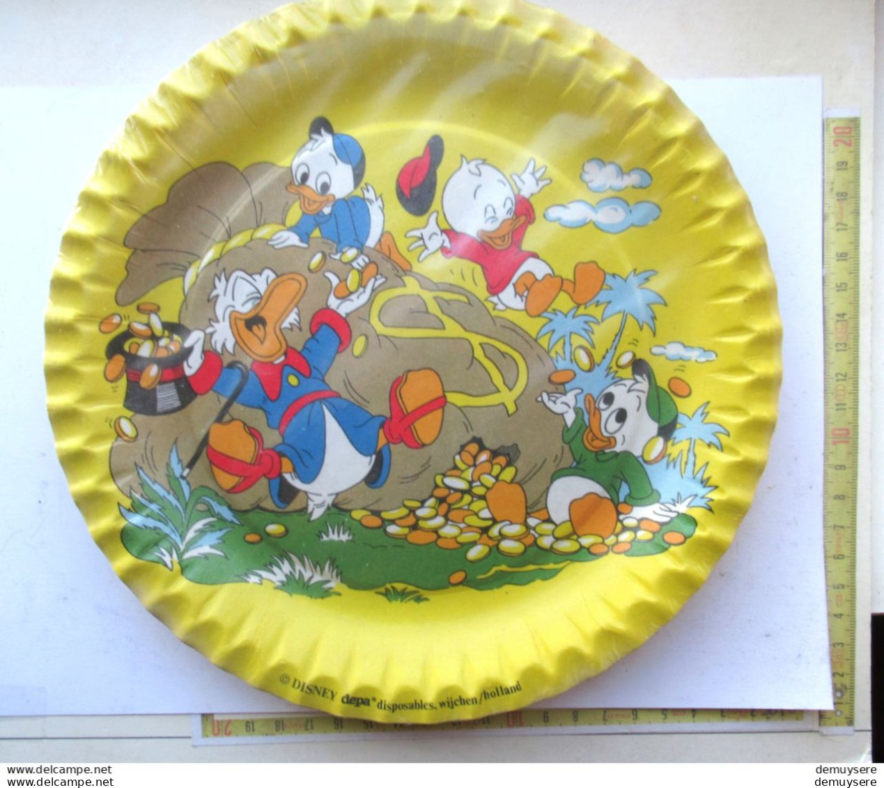 LADE 81 -  DEPA DISPOSABLES 6 X 10 = 60 PAPIEREN BORDEN - ASSIETTES EN PAPIER - DISNEY - ONCLE SCROOGE ET NEVEUX - Dishes