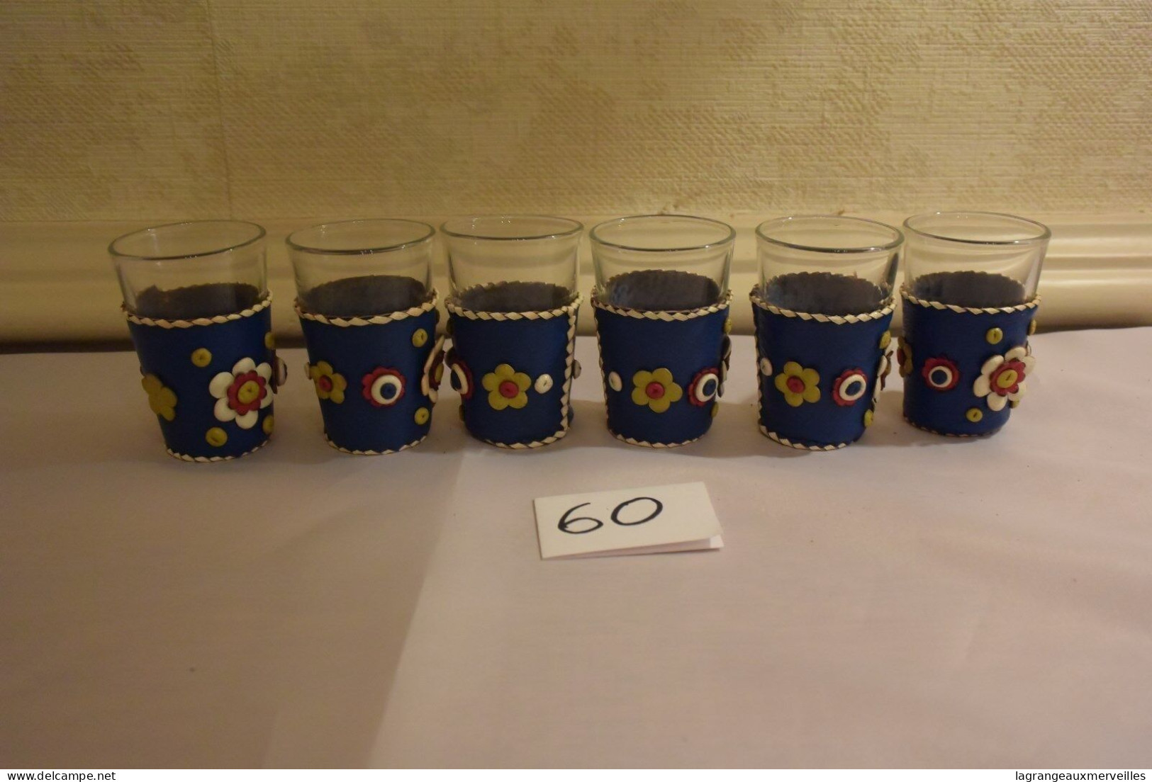 C60 6 Anciens Verres Avec Support Des Années 60 - Glazen