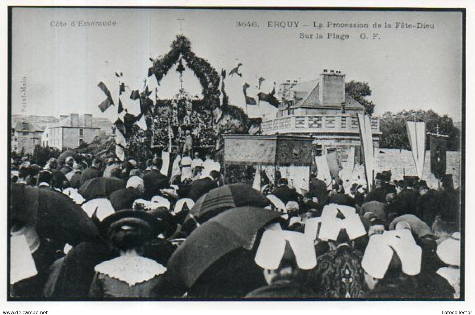 Erquy (22) : Sur La Plage La Procession De La Fête Dieu - Europe