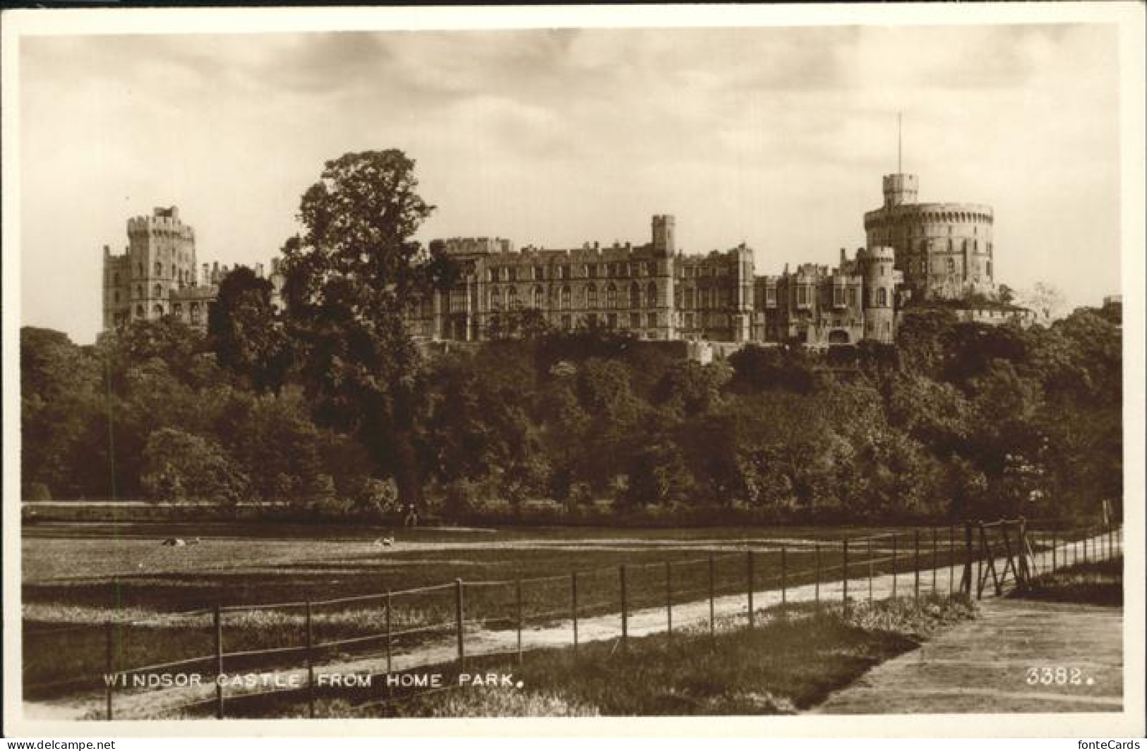 71068424 Windsor Berkshire Castle Park  - Other & Unclassified