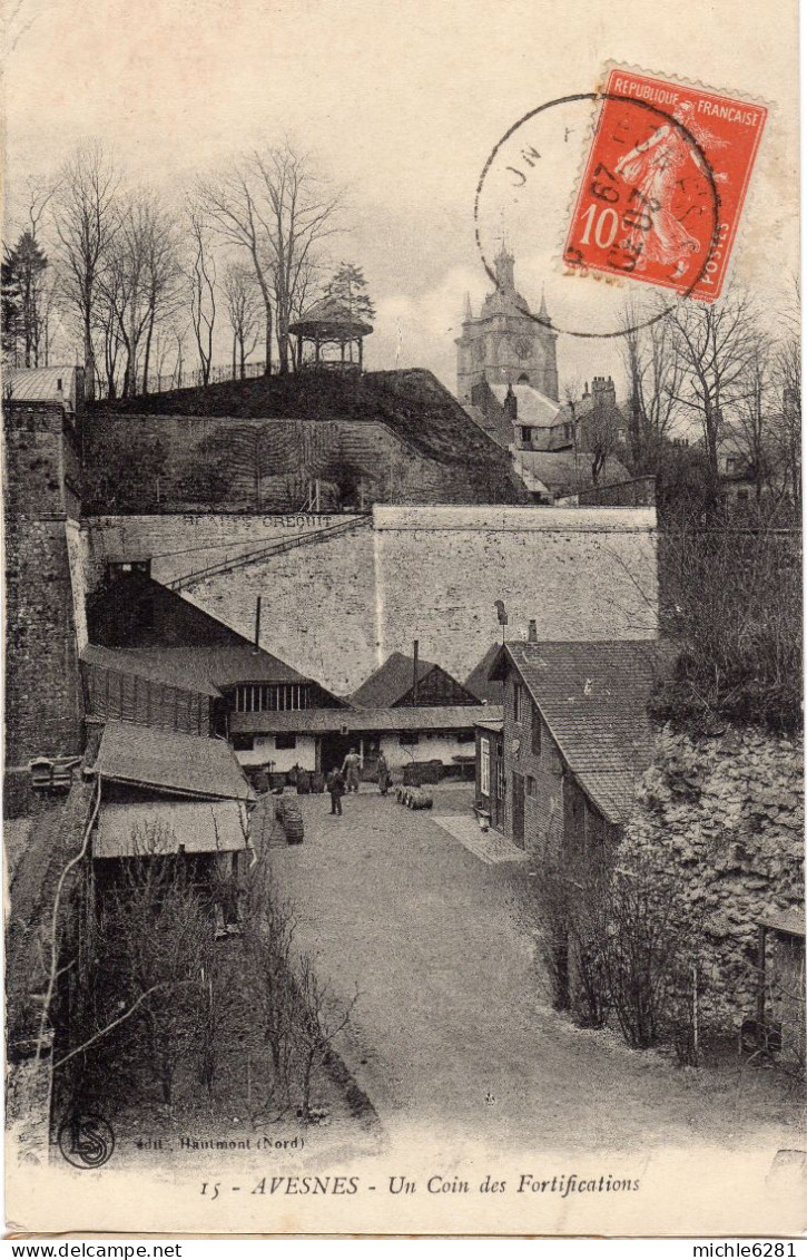 Avesnes - Un Coin Des Fortifications - Avesnes Le Comte