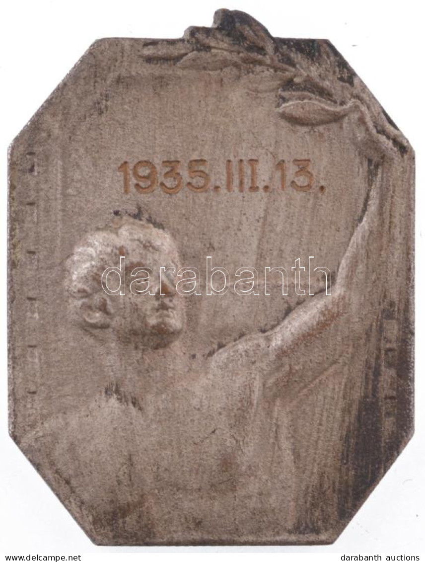 1935. "Műegyetemi Athletikai és Football Club Versenydíja" Ezüstözött Bronz Díjérem "1935. III. 13." Gravírozással (33x2 - Unclassified