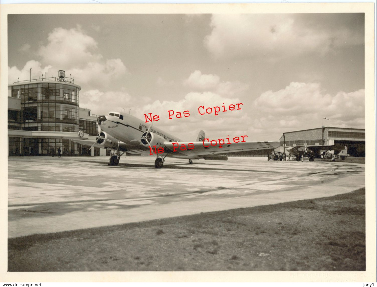 Photo Avion Douglas DC2 Sur Aéroport Bordeaux Mérignac Avant Le Bombardement De 1940,format 22/17 - Aviazione