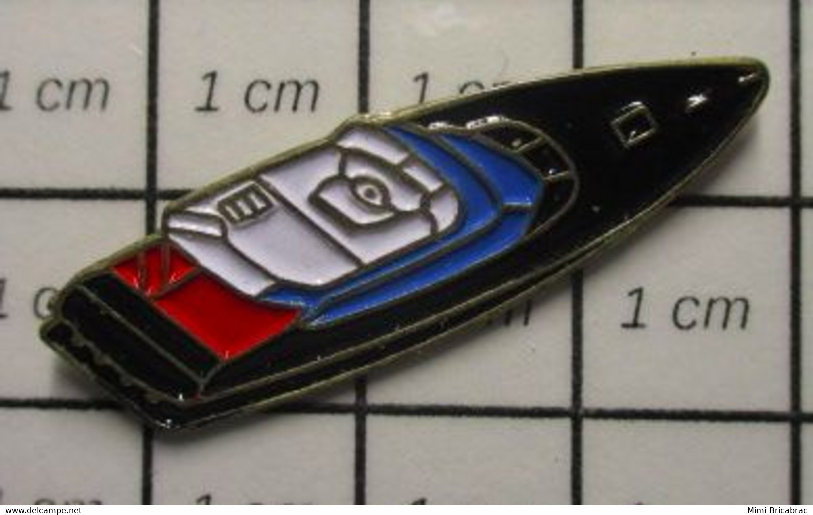 718A Pin's Pins / Beau Et Rare / BATEAUX / VEDETTE HORS-BORD CIGARETTE - Schiffahrt