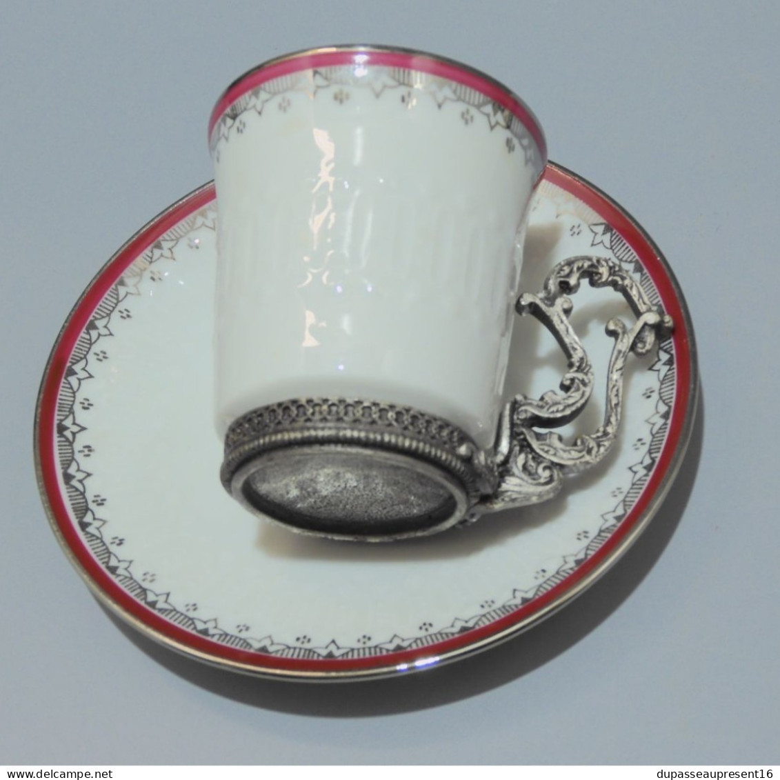 -JOLIE TASSE & SOUS TASSE PORCELAINE BAVARIA Monture Régule COLLECTION VITRINE   E - Bavaria (DEU)