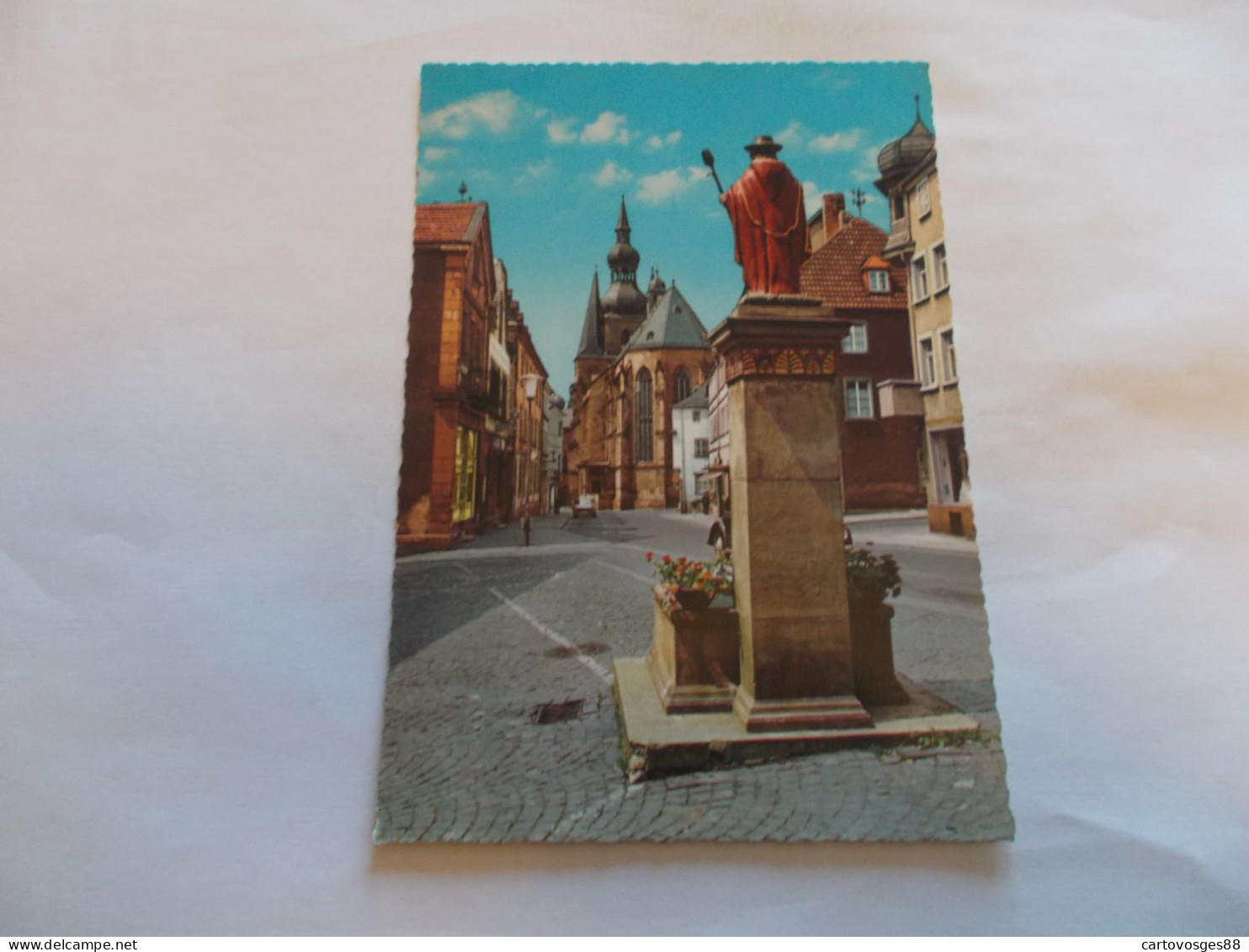 ST WENDEL  SAARE  ( ALLEMAGNE GERMANY )  BASILIKA MIT WANDALINUSBRUNNEN  STATUE AU 1er PLAN VIEILLE AUTO 1963 - Kreis Sankt Wendel