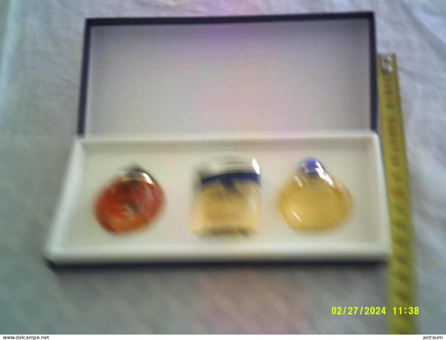 Ensemble Coffret + Medaille 2eme Millenaire + Tube Bains Precieux Boucheron (3 Miniature Pleine)- 2EDP +1EDT-3x5ml Neuf - Miniaturen Flesjes Dame (met Doos)