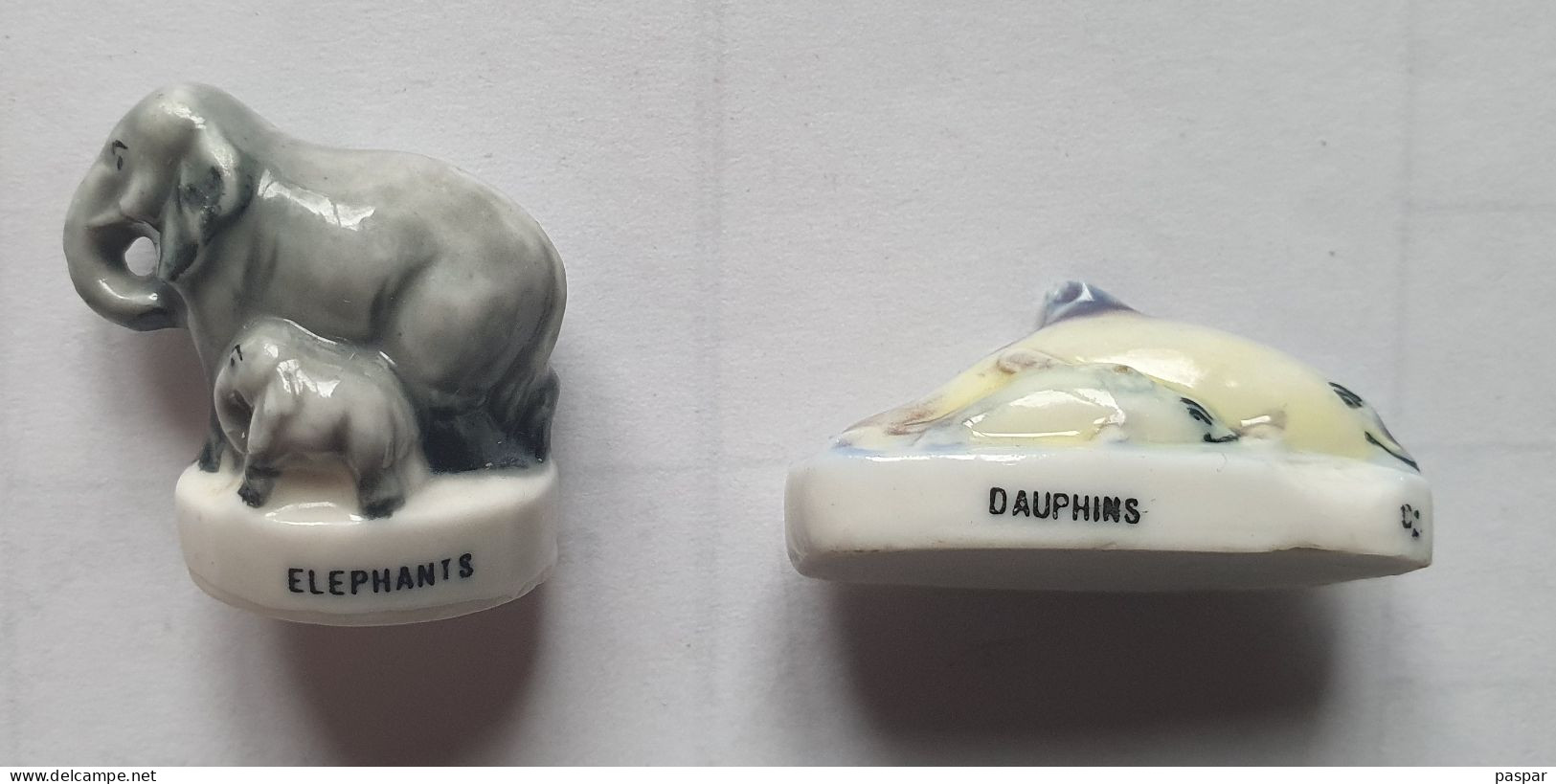 Lot 2 Fèves " Les Animaux Et Leurs Petits - Elephants, Dauphins - Animaux