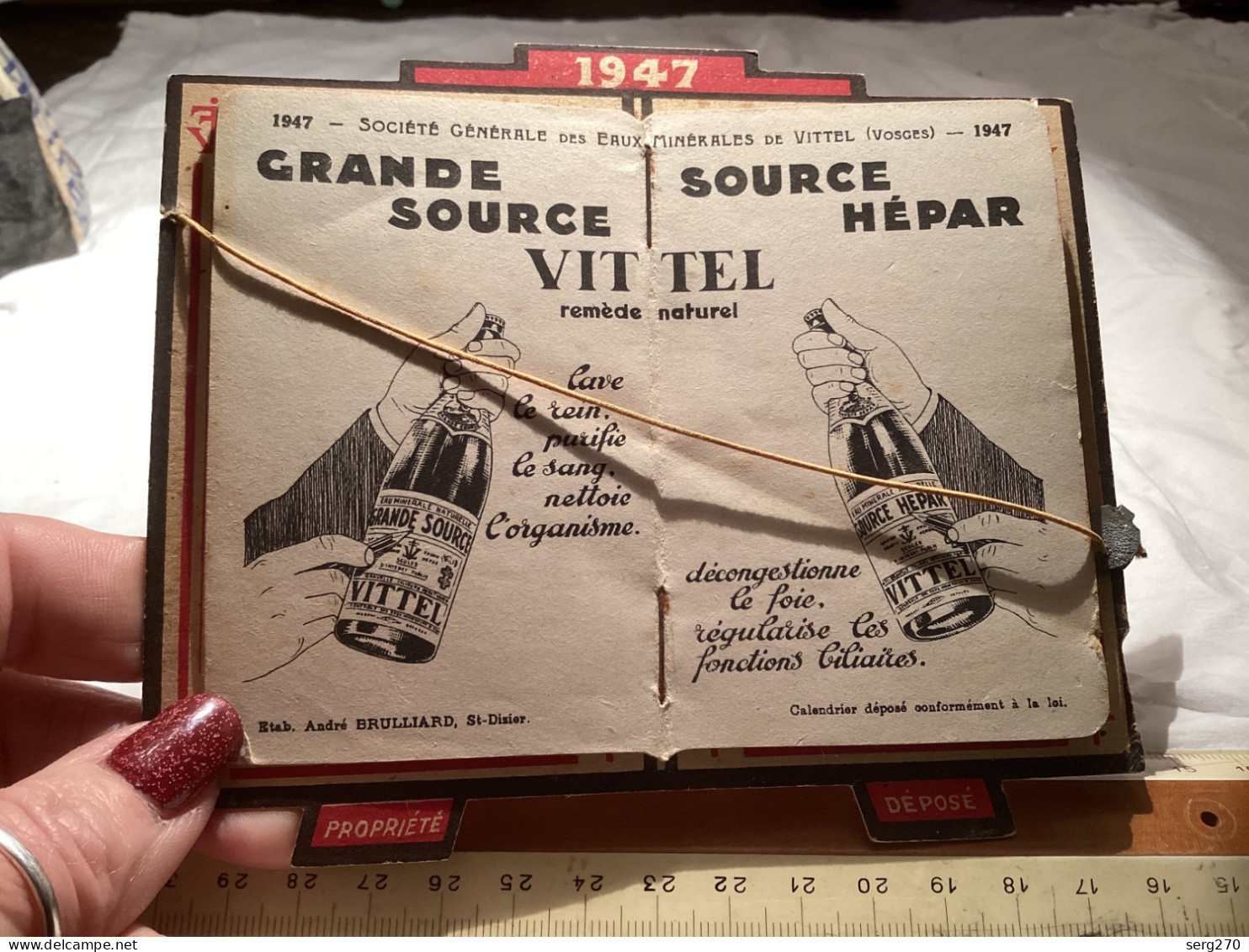 Publicité Vittel sur carton avec ferraille au milieu 1947, calendrier, publicité, Vittel Vittel calendrier