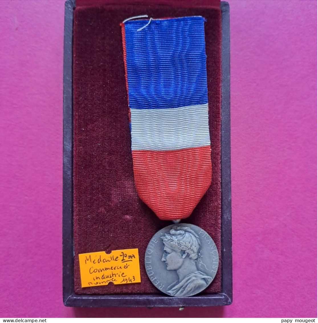 Médaille Du Commerce Et De L'Industrie Attribuée En 1943 Avec Boite - France