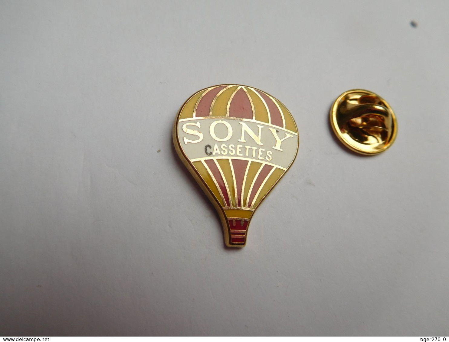 Beau Pin's En Zamac , Montgolfière Sony Cassettes , Jaune Et Rouge - Fesselballons