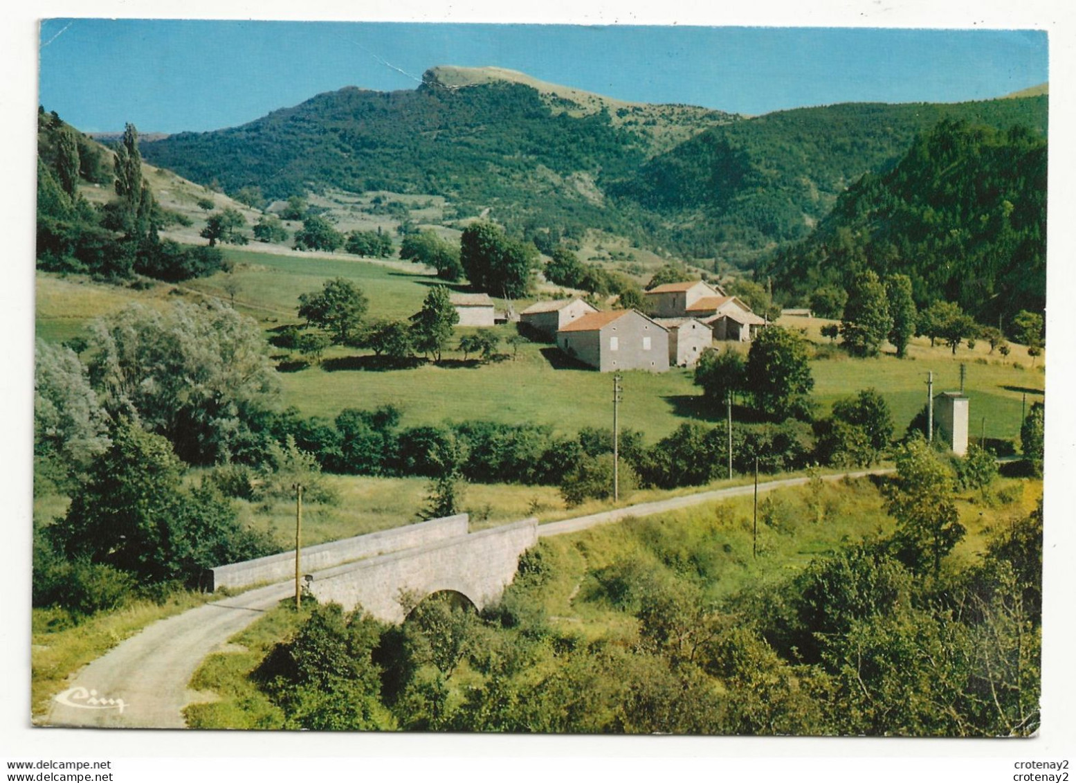 26 VALDROME Vers Luc En Diois Le Hameau Du PAUVRET Au Fond La Tête Du Lion En 1986 - Luc-en-Diois