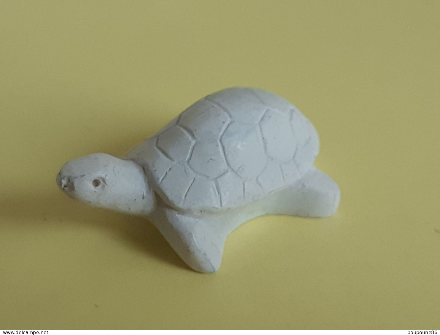 MINIATURE  JOLIE PETITE TORTUE BLANCHE - CERAMIQUE ? - L : 3,5 Cm -  Poids : 10 Gr - Animaux